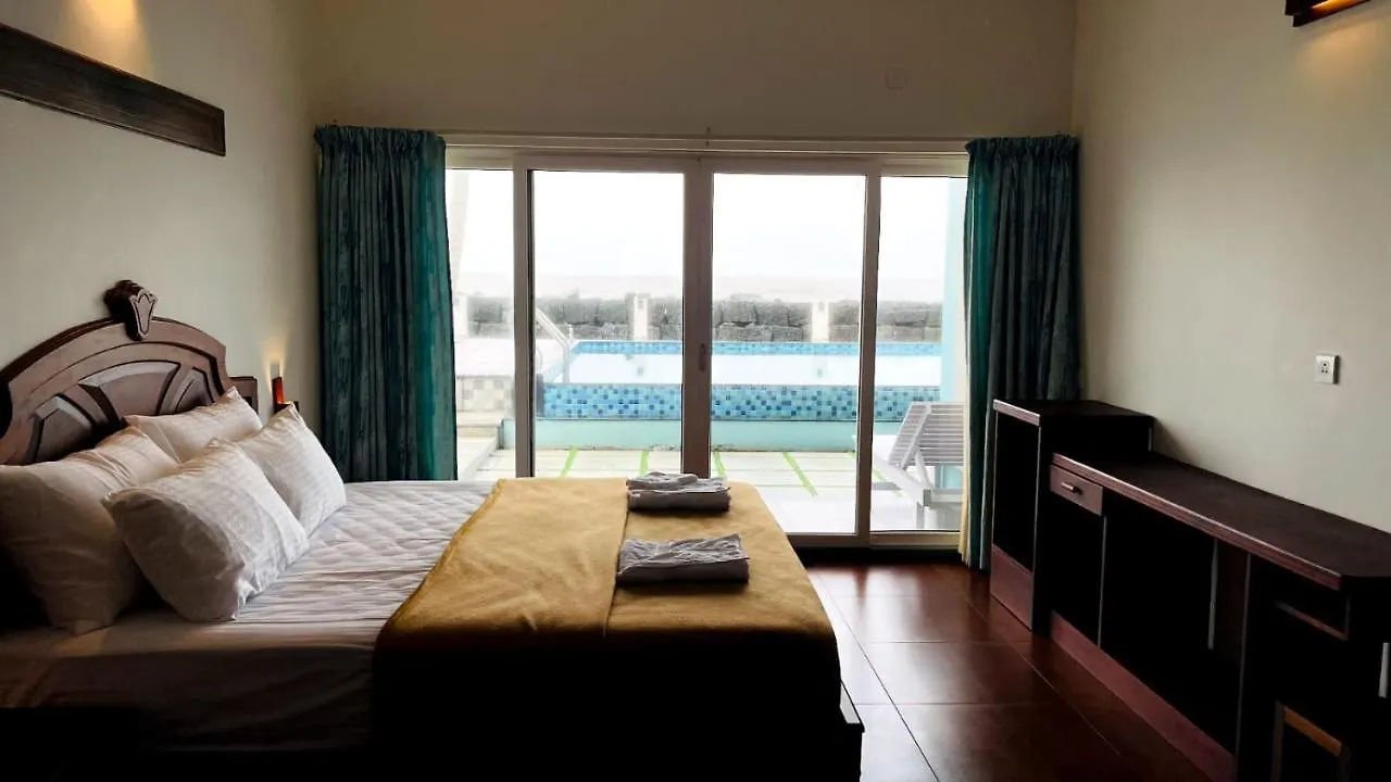 Break Water Palace Resort Kochi 3*,